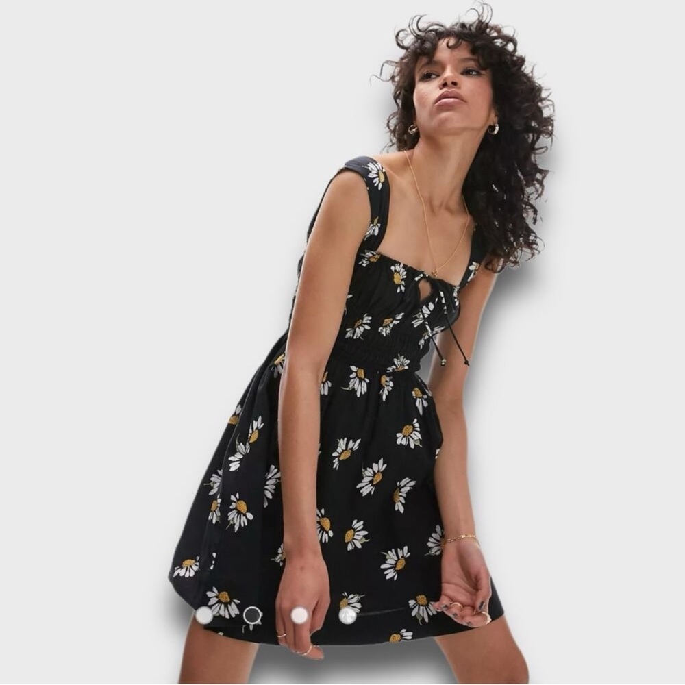 TOPSHOP NWOT 90S RETRO SMOCKED BLACK WHITE FLORAL DAISY DRESS SMALL 4